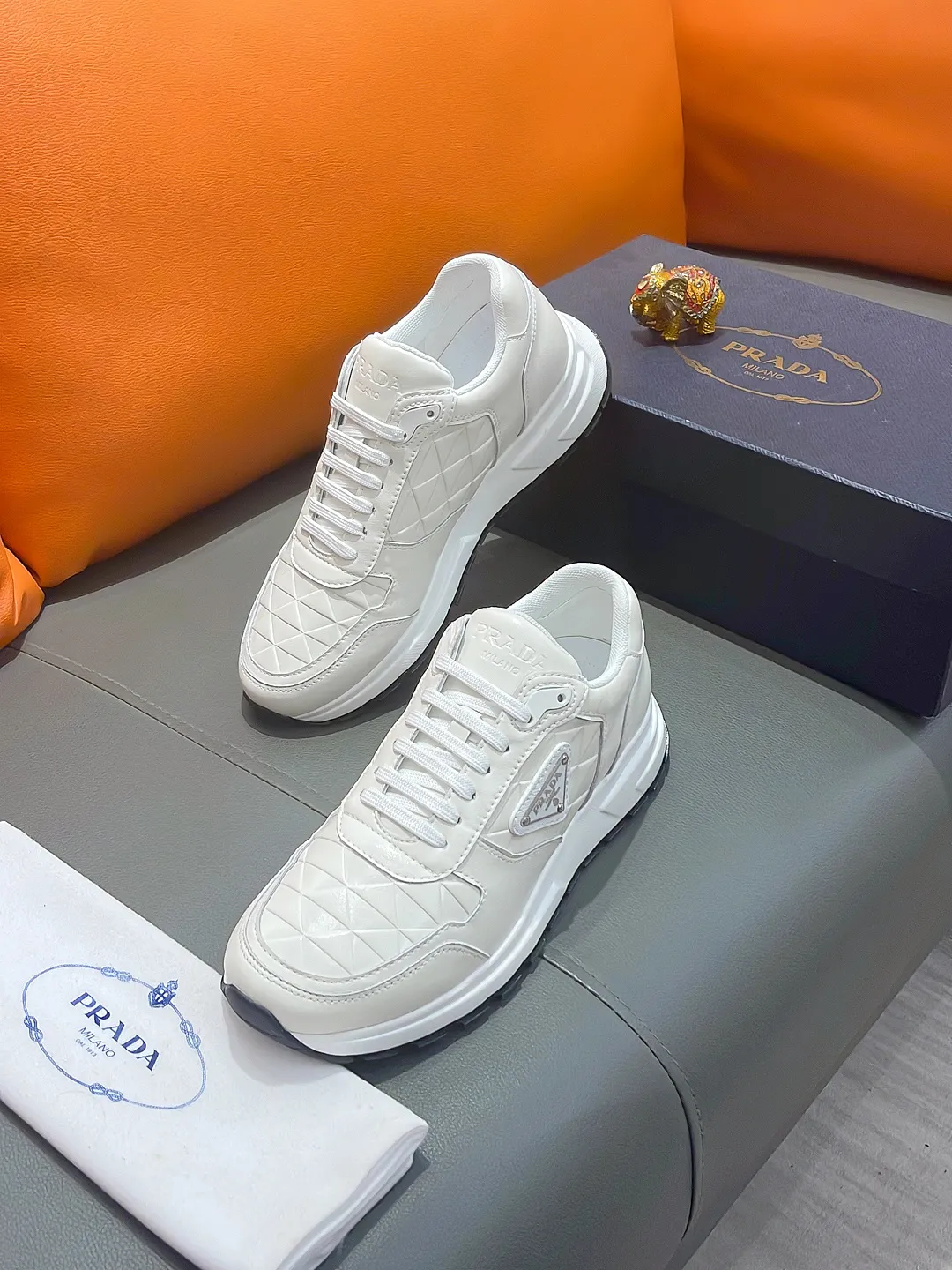 Men's shoes PRADA "Prada" P540 Regular size: 38-44 (casual shoes) Product materials: Selected cowhide upper, soft sheepskin feet, original factory special outsole.